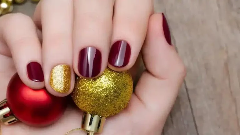 10 Best Christmas Nail Designs