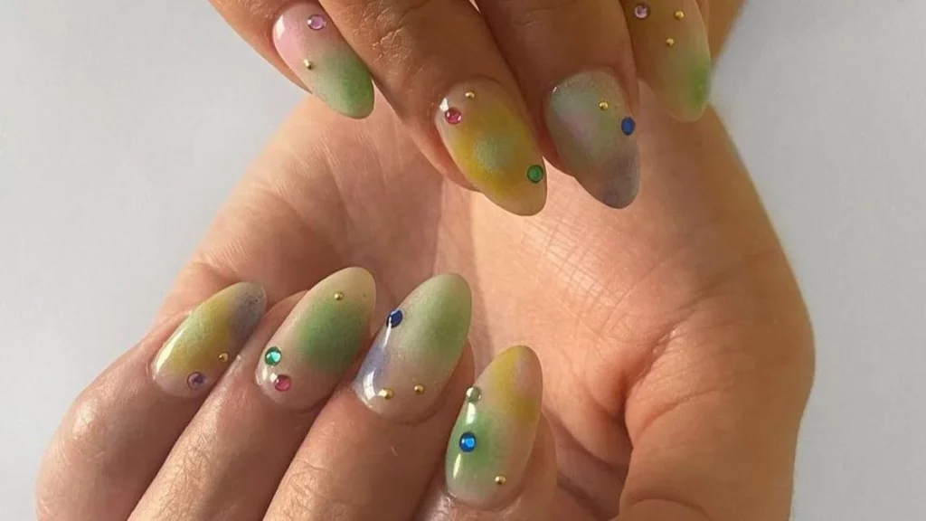 Aura Nails Make For the Perfect Spring Mani