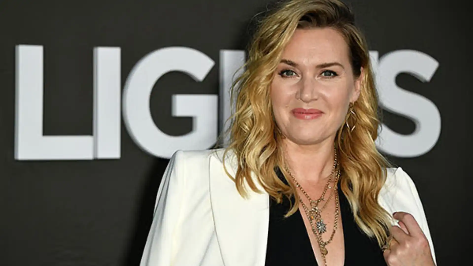 Kate Winslet Details Sex Scene So Bonkers